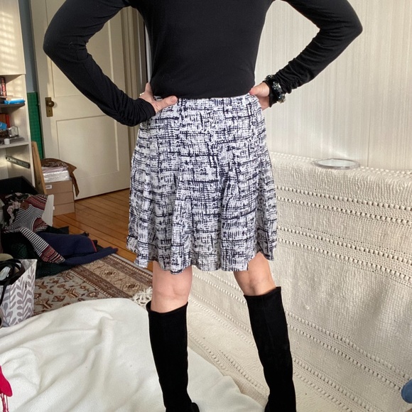 Banana Republic Navy/Soft Gray Trapeze Skirt, Fully Lined, Size 2 - Picture 6 of 11